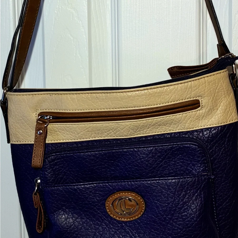 Two-Tone Leather Shoulder Bag with adjustable strap - Picture 3 of 9